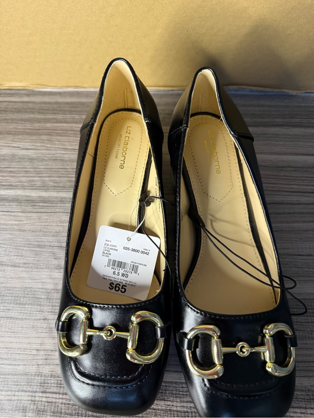 Liz Claiborne Black Leather hills with Gold Buckle Accent - Picture 5 of 6